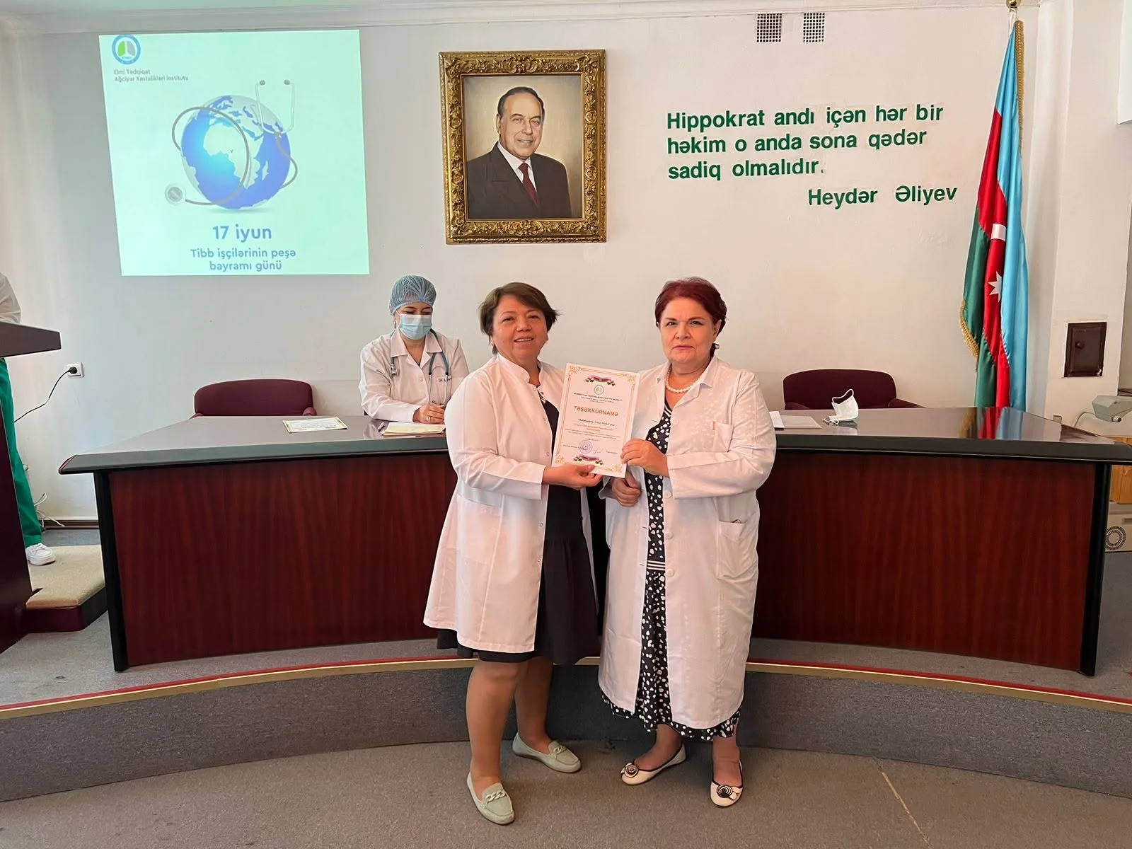 İnstitutun kollektivinə Tibb İşçilərinin Peşə Bayramı münasibətilə Təşəkkürnamə təqdim olunub