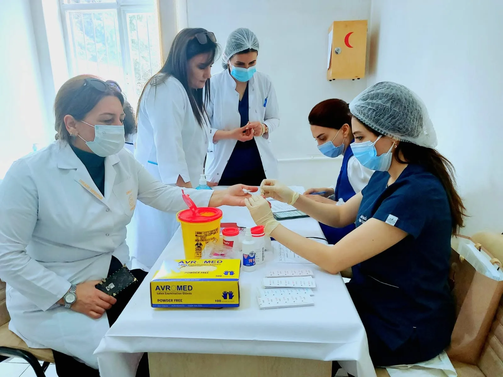 İnstitutda Ümumdünya Hemofiliya Günü ilə əlaqədar qanvermə aksiyası keçirilib